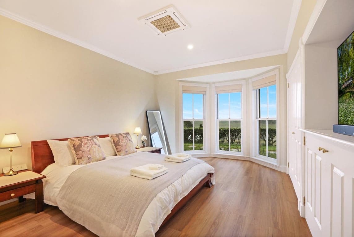 Farm Stay at Airbnb with sweeping views & horse paddocks, Sutton Forest, NSW (photo 9)