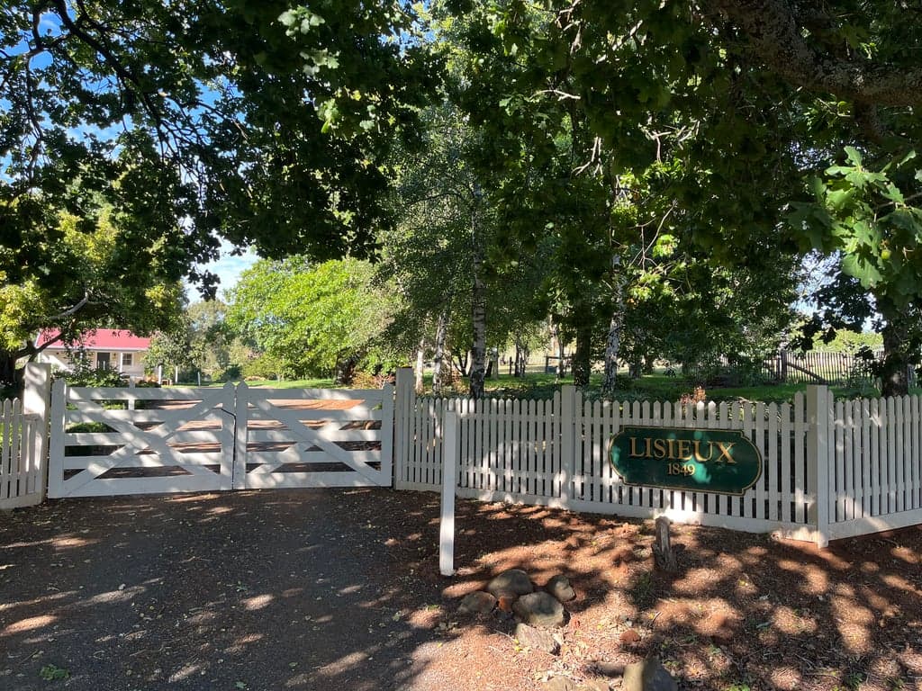 Photo of Trentham garden cottage with lake views & secure paddock