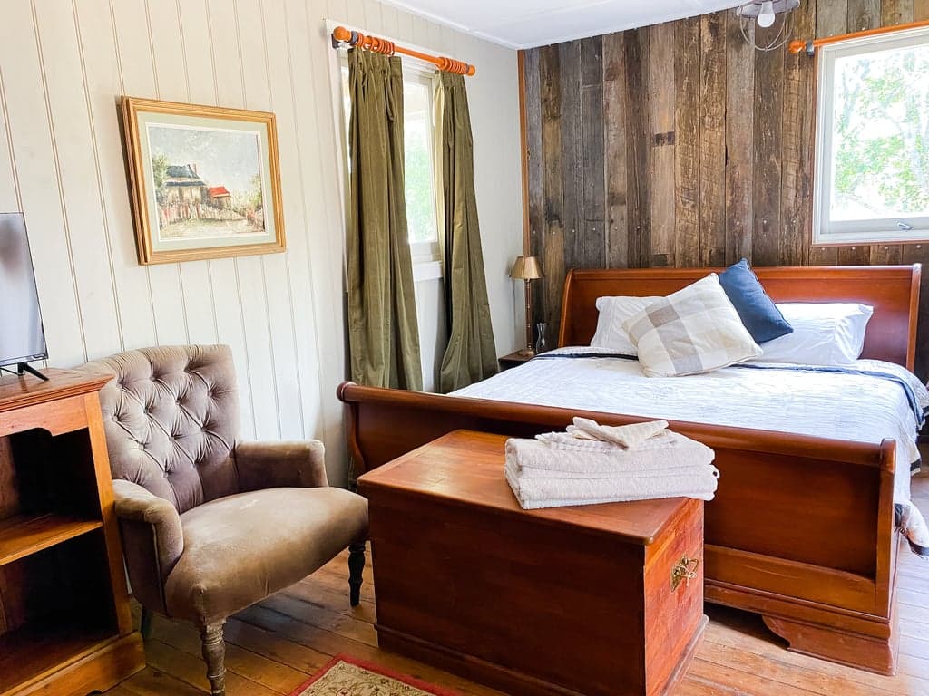 Farm Stay at The Shepherds Hut - Rustic charm meets equine luxury!, Mandemar, NSW (photo 1)