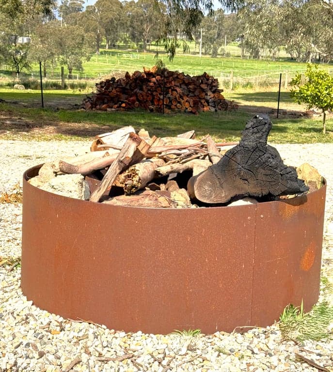 Farm Stay at 8 acres Yea. Close to the GV RailTrail and Yea township VIC, Killingworth, VIC (photo 6)