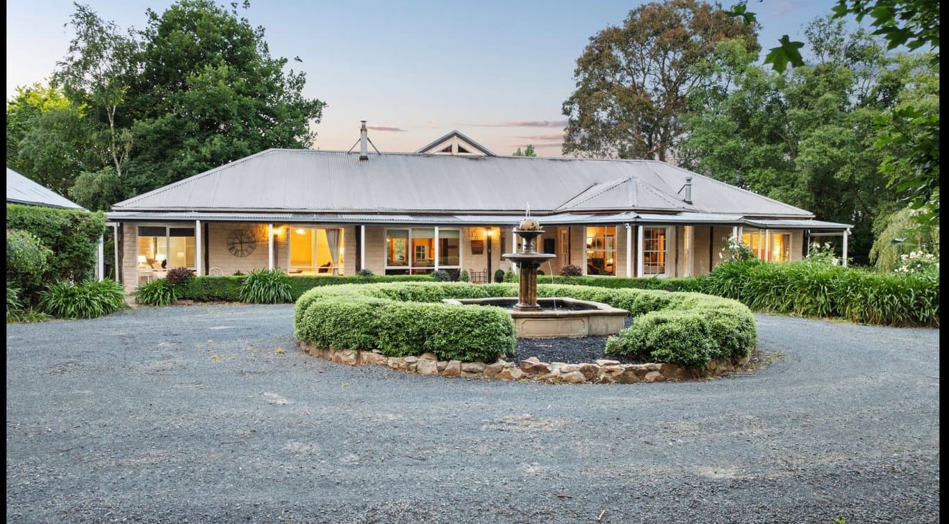 Farm Stay at Stunning location with Mountain views stateforest 5 min away, Neerim South, VIC (photo 2)