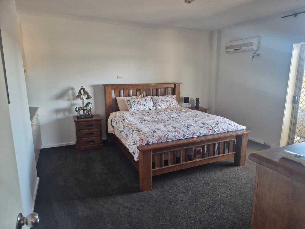 Photo of Horse has a 5* bed and so do you...