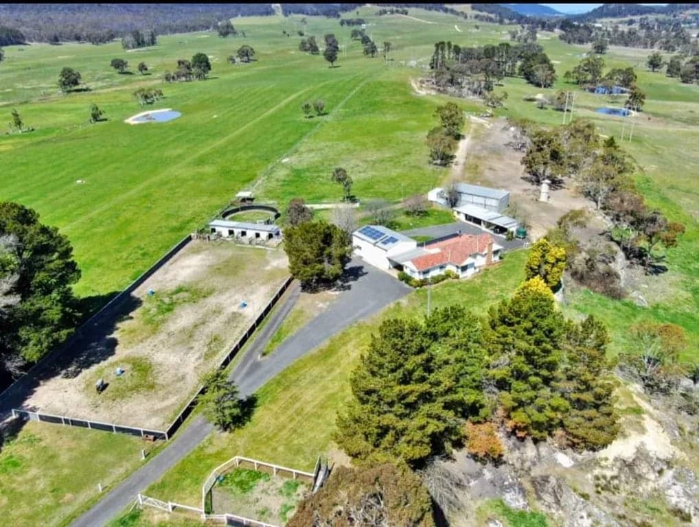 Horse Agistment at Wingadee Park Equestrian Centre, Marrangaroo, NSW (photo 1)